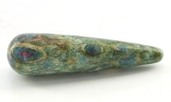 Massagestab, Griffel, Rubin in Fuchsit, ca. 8 cm, polierte Oberfläche, konisch