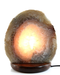 Edelsteinlampe Achat mit Bergkristall auf Buchesockel mit Elektrik, ca. 3,3 Kg